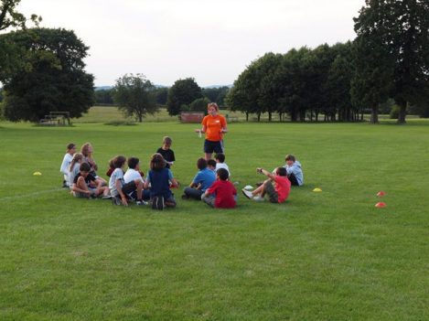 Arsenal Futbol Kampı - Grup toplantısı