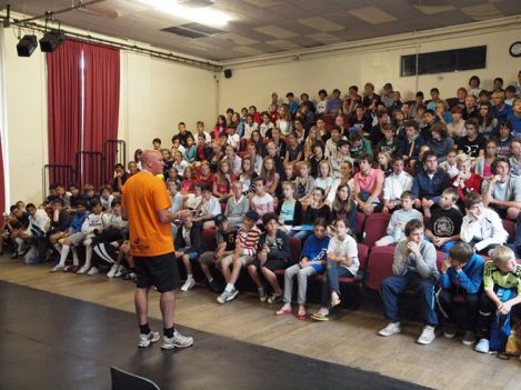 Arsenal Futbol Kampı - Öğrenci toplantısı