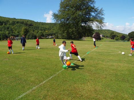 Arsenal Futbol Okulu - Top sürme teknikleri